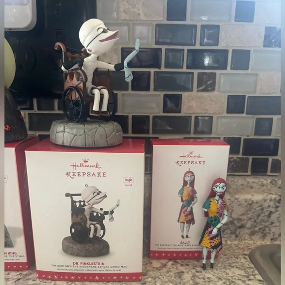 Lot of 30 Halloween ornaments. - Picture 15 of 16